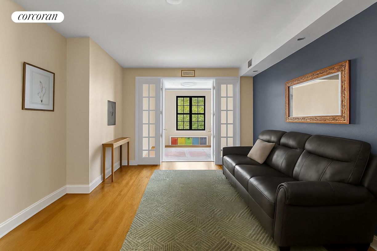 Primary Photo - 215 Lewis Ave