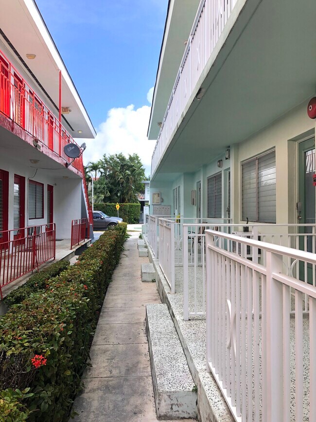 Building Photo - 9110 W Bay Harbor
