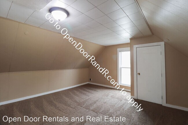 Building Photo - 2 br, 1 bath House - 613 E 9th ST