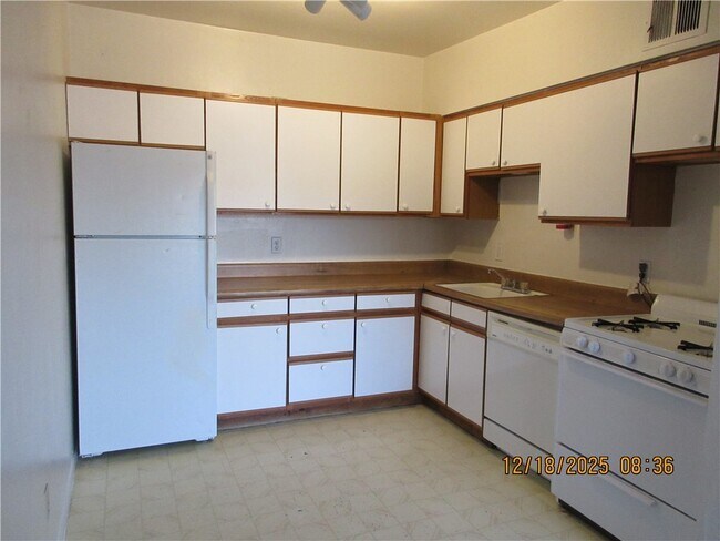 Foto del edificio - 2495 Detroit Ave