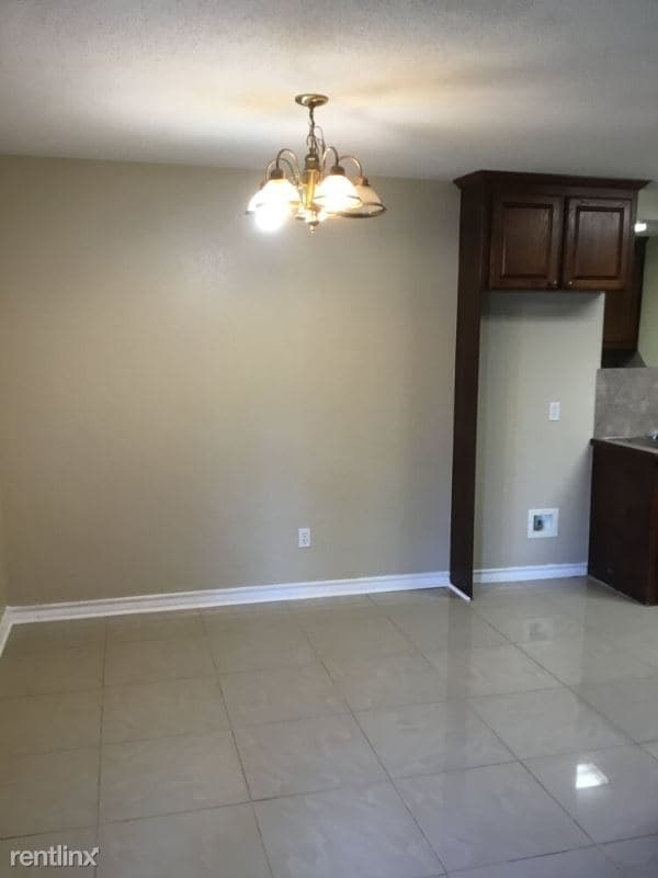 Primary Photo - 3 br, 2 bath Apartment - 210 Apache Trl
