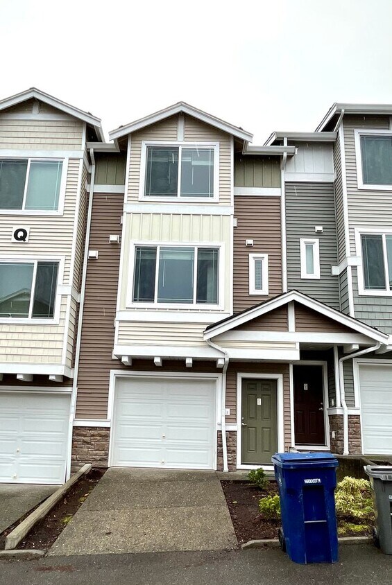 Foto principal - Beautiful Lynnwood 2-Bed Townhome with Tan...