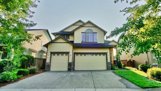 Building Photo - **$1000 OFF FIRST FULL MONTHS RENT**  Gorg...