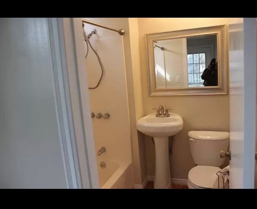 Bathroom - 12442 221st St