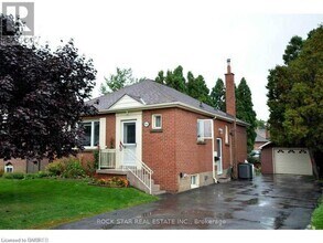 Building Photo - 889 Fennell Ave E