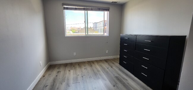 Foto del edificio - 4651 W 18th St