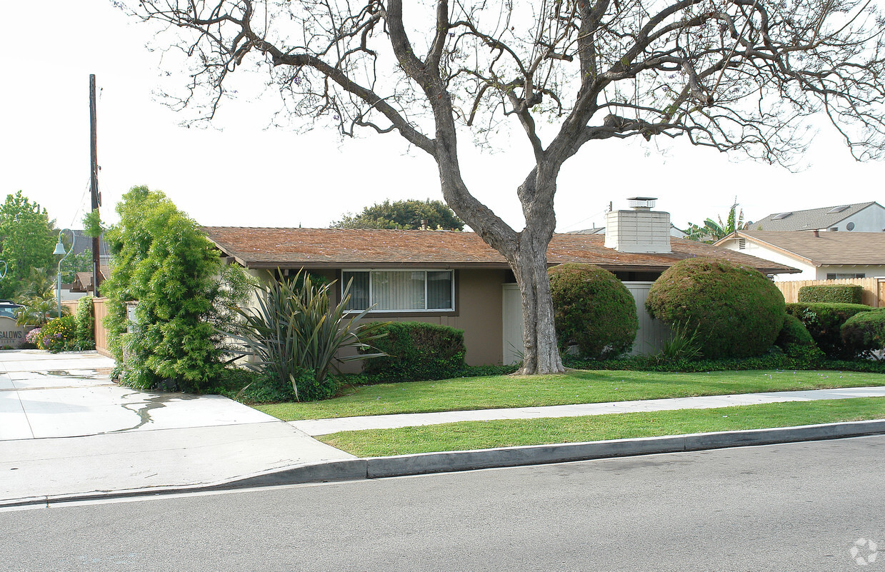Building Photo - 2544 Elden Ave