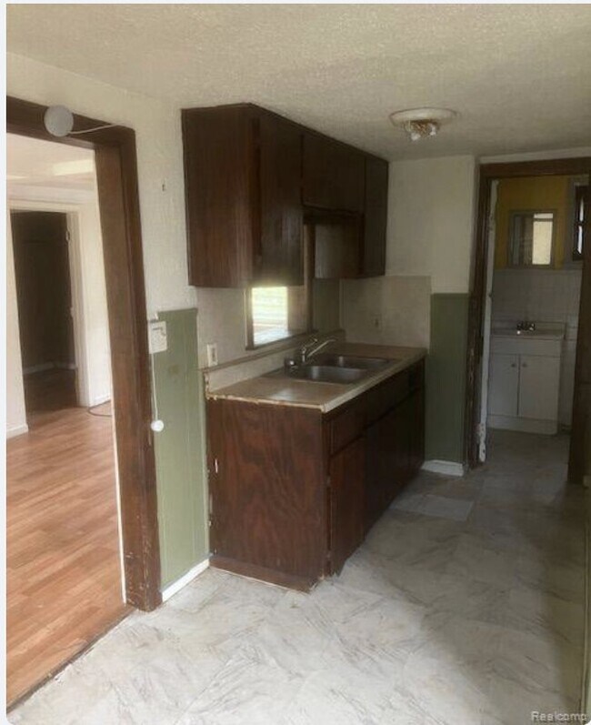 Foto del edificio - 15871 Fairmount Dr