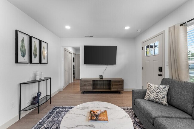 Foto del edificio - 4301 Sherwood Dr
