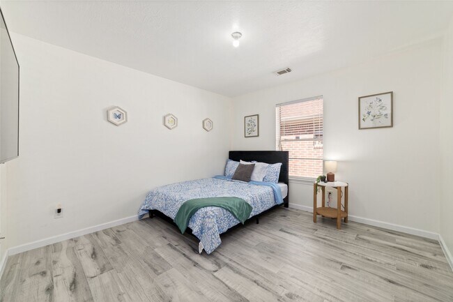 Foto del edificio - 3511 Colleen Woods Cir