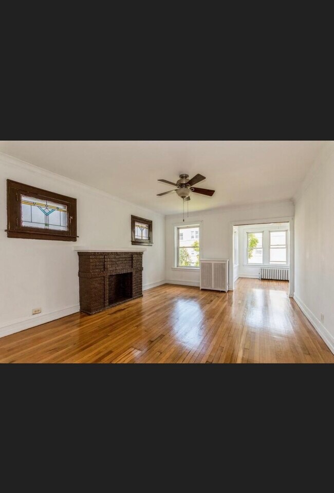 Sala de estar - 3007 W Sunnyside Ave