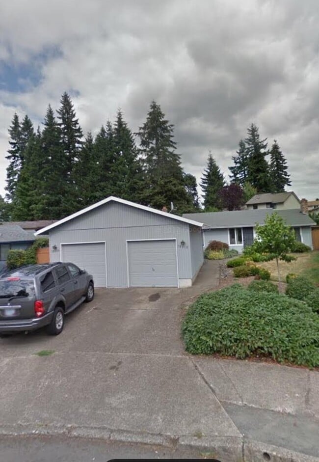 Building Photo - 18000 Weaver Ct