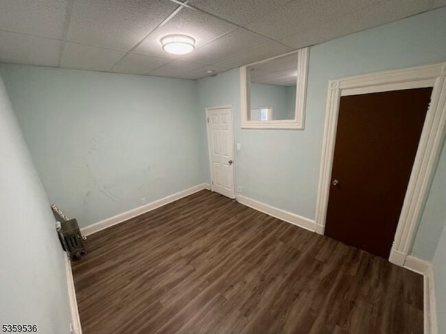 Building Photo - 485 87 Somerset St