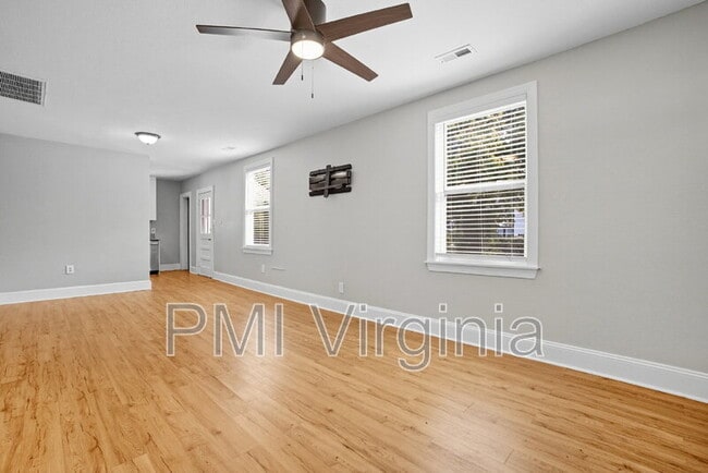 Foto del edificio - 988 Philpotts Rd