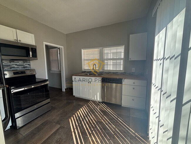 Foto del edificio - Beautifully Updated, 2-Bedroom, 1.5-Bathroom Located in Brookside Park, Available NOW!