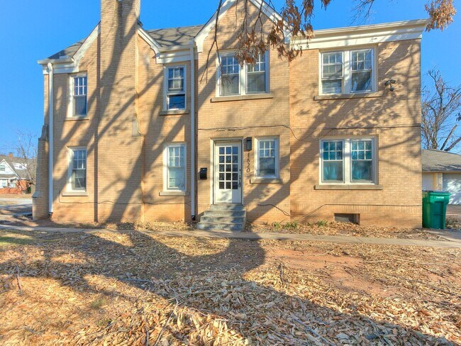 Foto del edificio - Recently Updated- 1498 Sq. Ft. + Only minu...