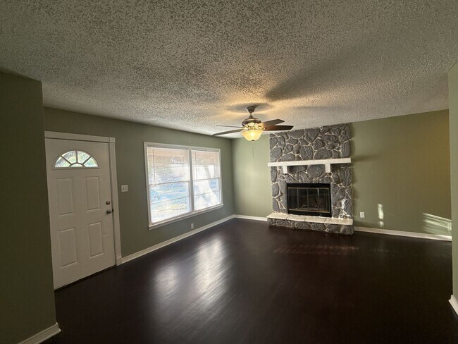 Foto del edificio - 2 bedroom 2 bathroom house 76116