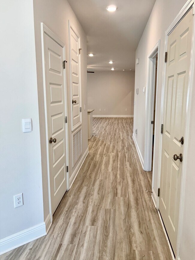 Foto del edificio - 492 Vermilion Cir