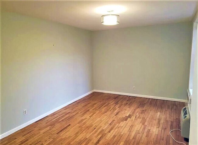bedroom 1 - 7 4th St
