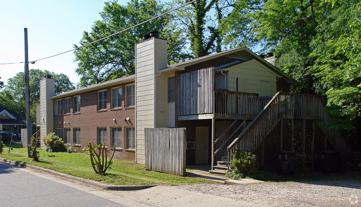Building Photo - 727 Gaston St