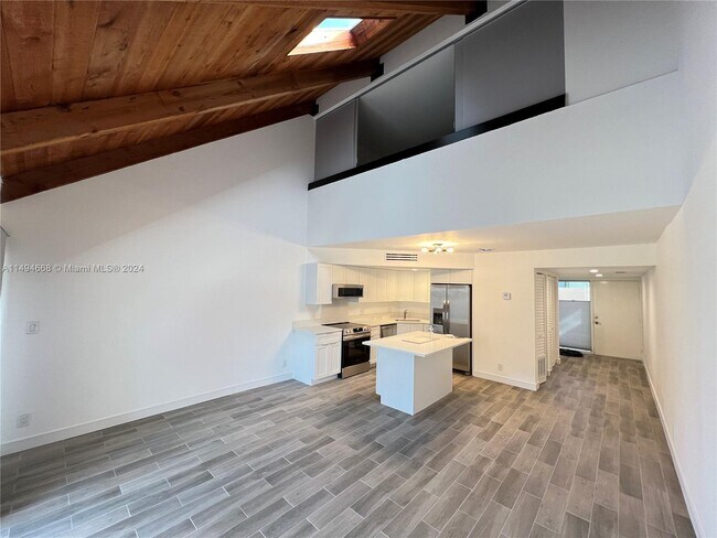 Foto del edificio - 49 Deer Creek Rd