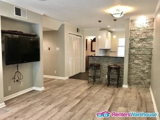 Building Photo - 1135 Barton Hills Dr