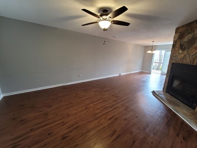 Foto del edificio - 3 BR Townhome in Creekside Village!