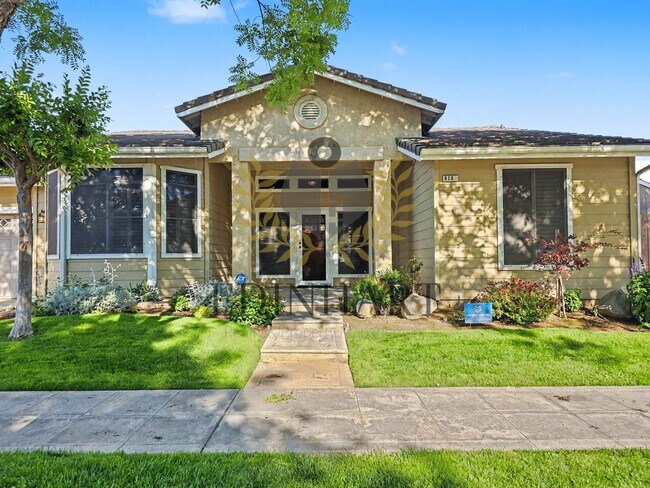 Foto del edificio - 818 S Apple Ave