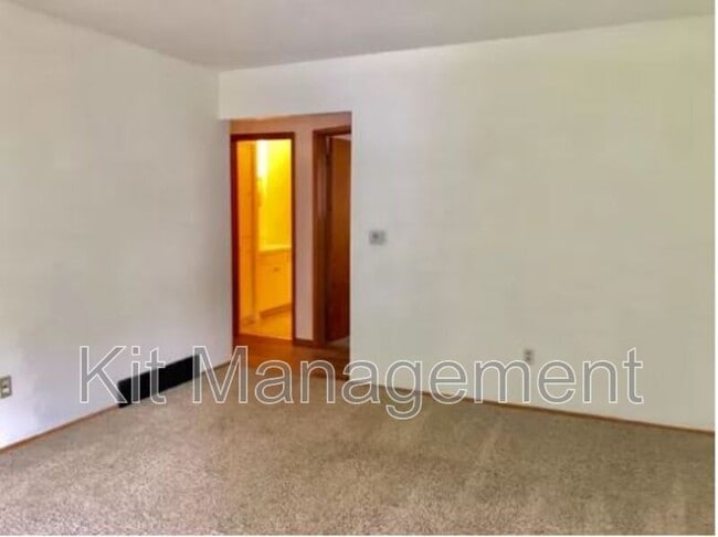 Building Photo - 1110 Eleanor Ave