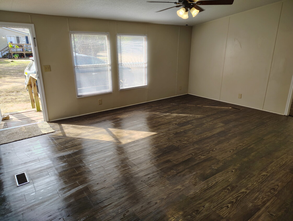 Foto del edificio - 600 Davis Cir