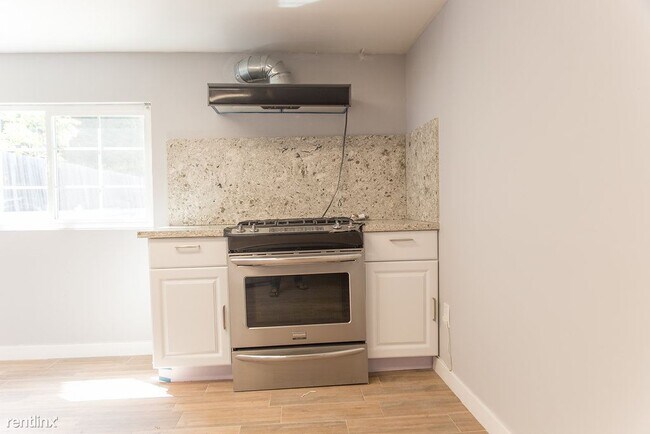 Building Photo - 2 br, 2 bath House - 84 D Street B
