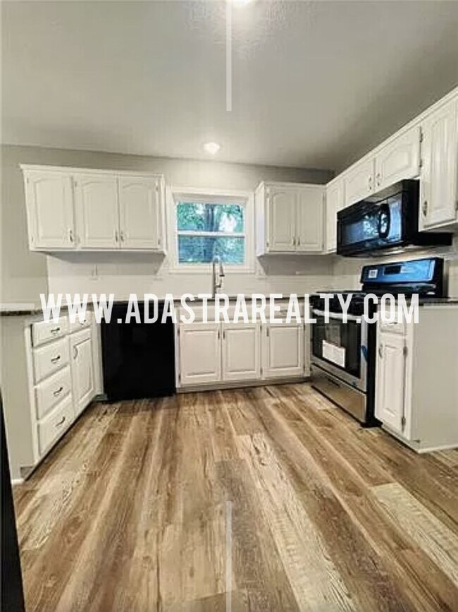 Building Photo - Gorgeous 4 Bed 3 Bath Home in Olathe!!-Ava...