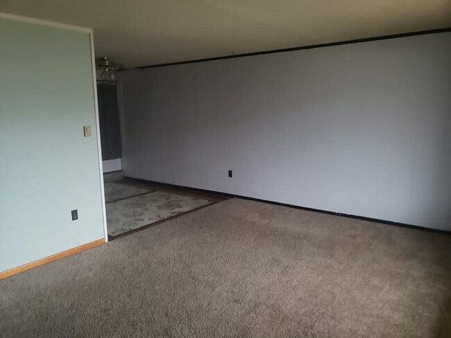 Building Photo - Mahan Duplex