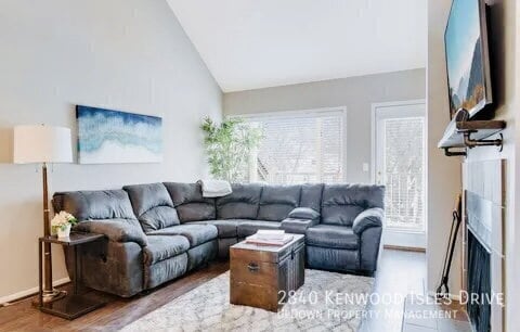 Building Photo - 2840 Kenwood Isles Dr