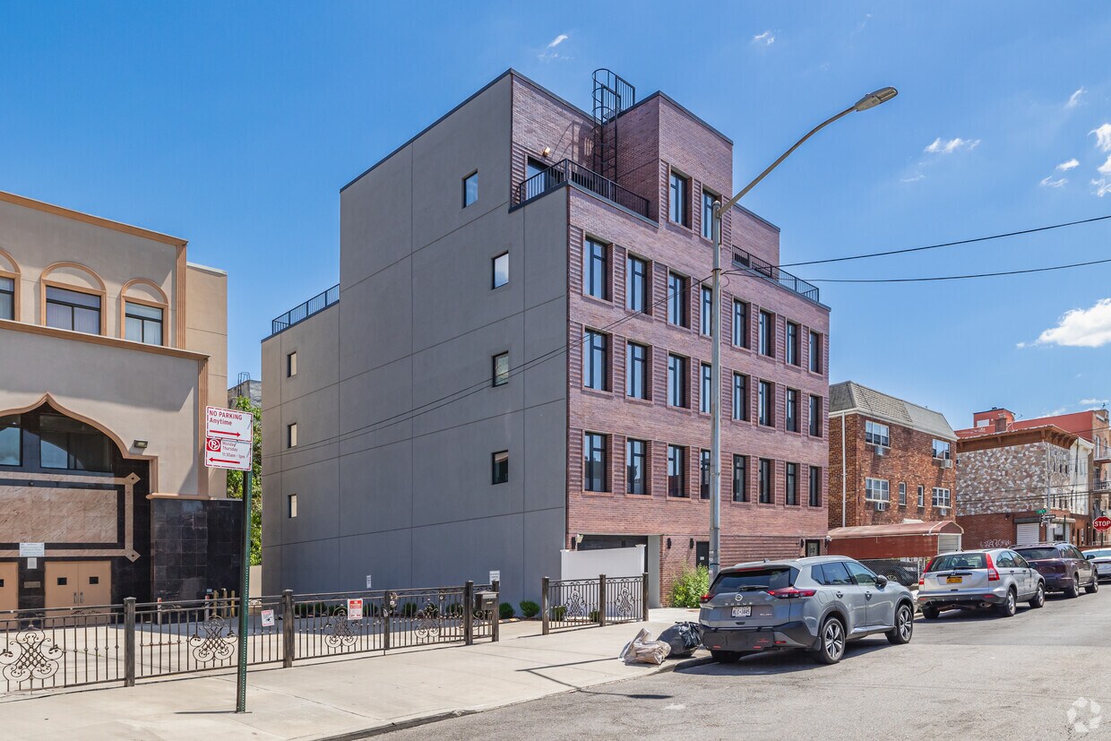 Primary Photo - 2127 30th Dr