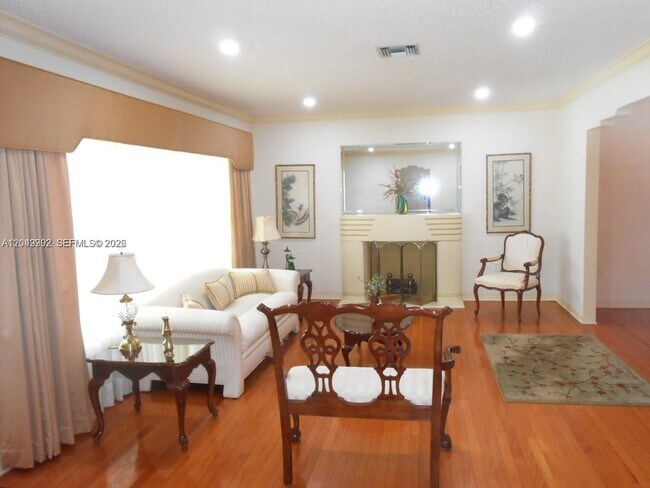 Foto del edificio - 333 NE 102nd St