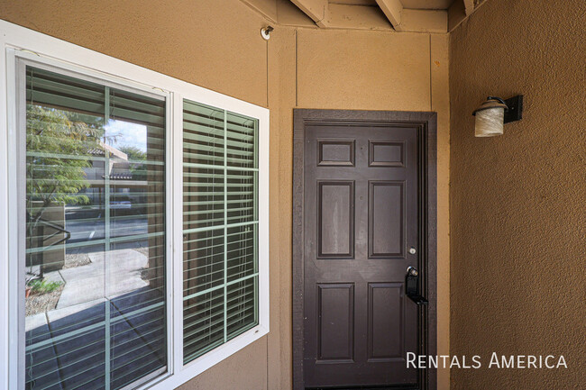 Building Photo - Beautiful Scottsdale Condo