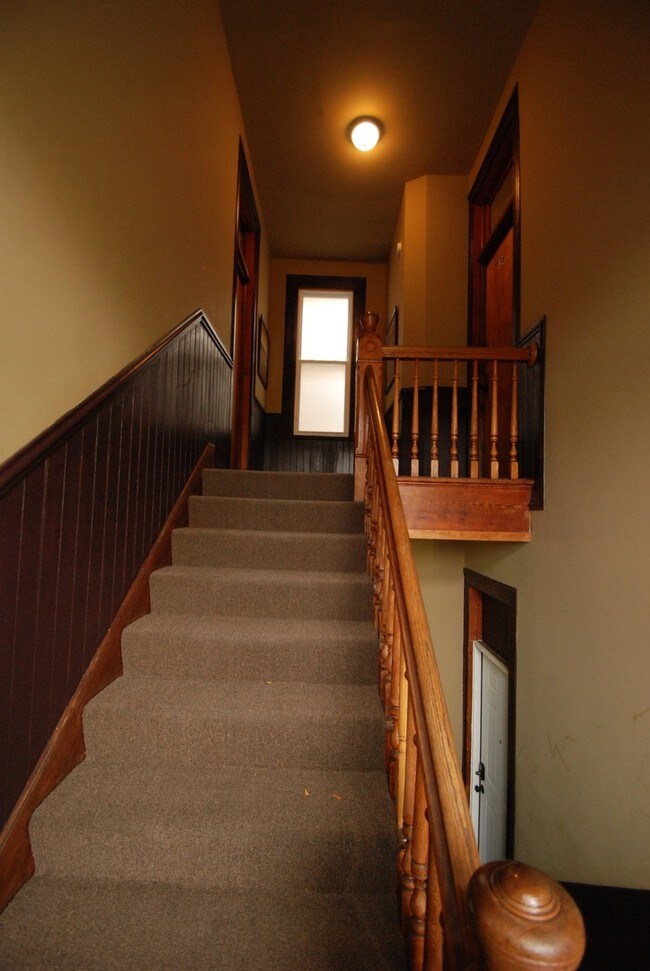 Building Photo - 1155 W Dickens Ave