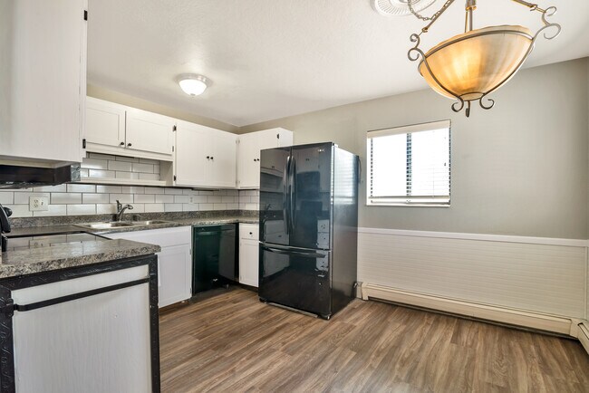 Building Photo - 649 Swenson Ave