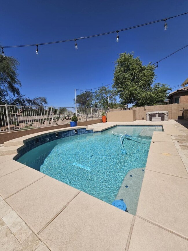 Building Photo - Stunning Single-Level Home with Pool, Outd...