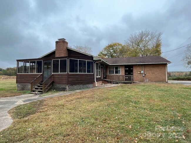 Foto del edificio - 228 El Bethel Rd
