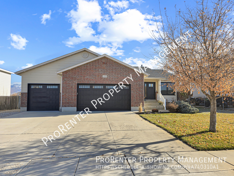 Foto principal - Updated 4 Bed, 3 Bath Clinton Home