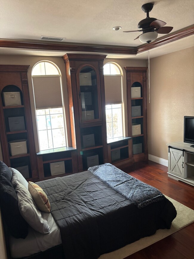 Foto del edificio - 7241 Lake Farm Ave