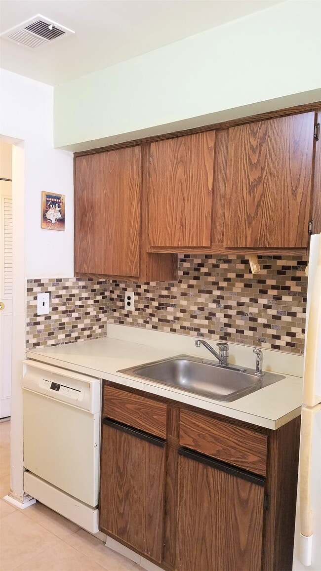 Kitchen - 503 Green Hollow Dr