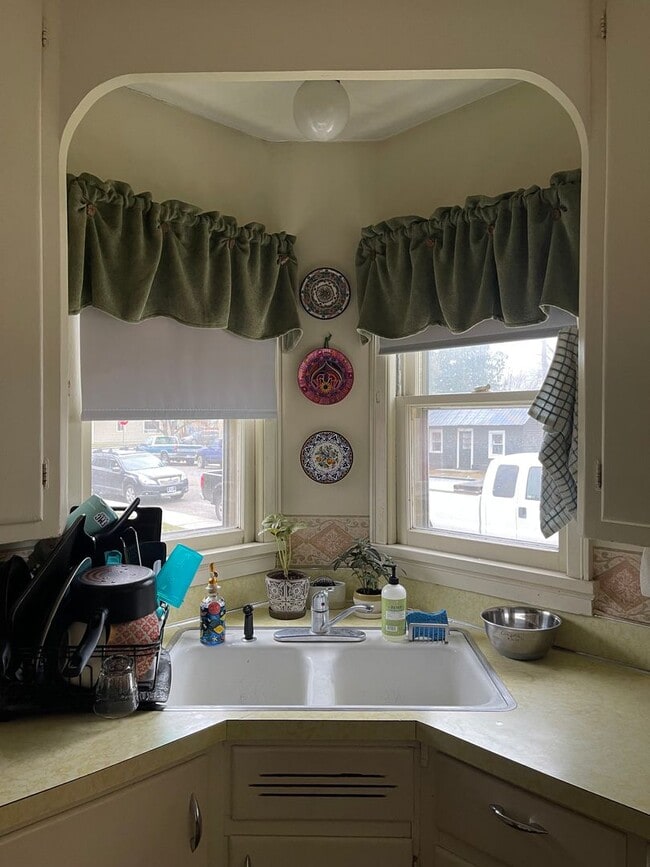 Building Photo - 123 Livingston St