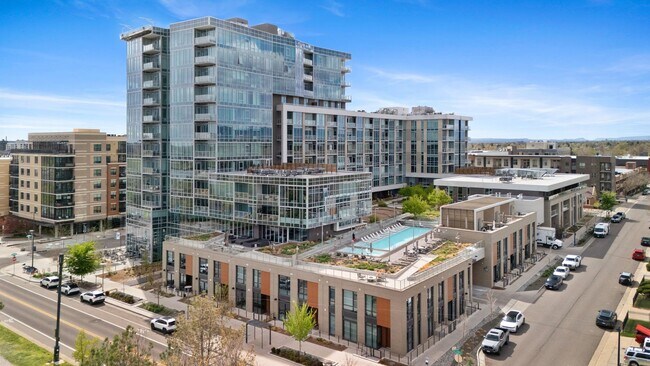 Foto del edificio - Resort Style Living at Sloan's Lakehouse +...