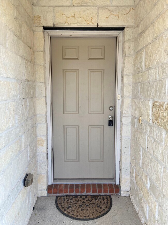 Building Photo - 819 Messina Ln