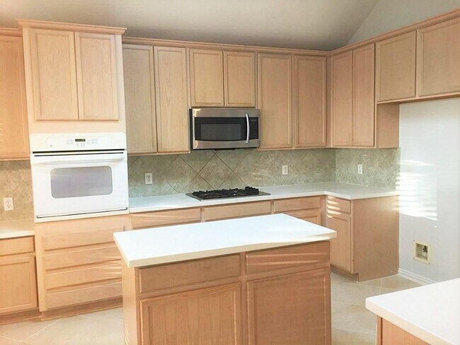 Foto del edificio - 2604 Hidden Creek Dr