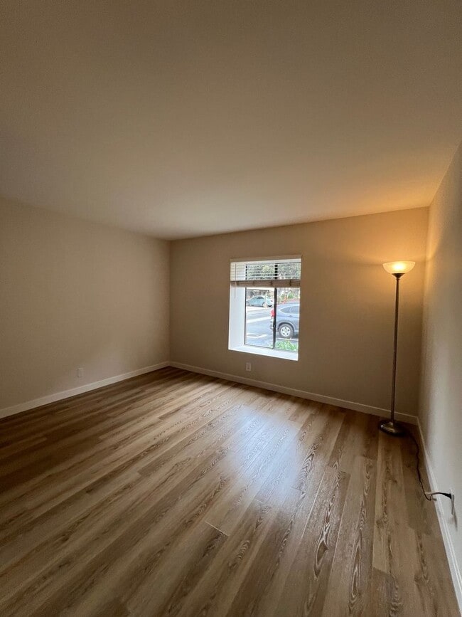 Building Photo - Irvine 2 bedroom with Upgrades