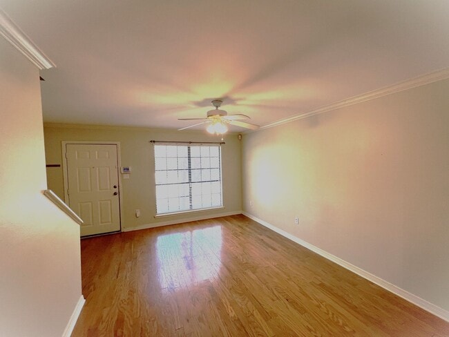 Building Photo - Hollydale Townhomes